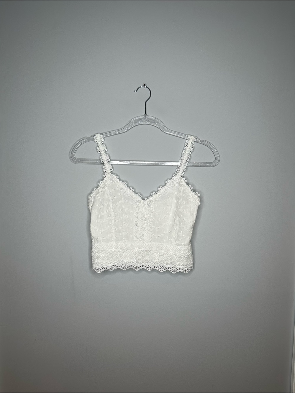 SHEIN White Lace Cropped Tank Top with Scalloped Trim